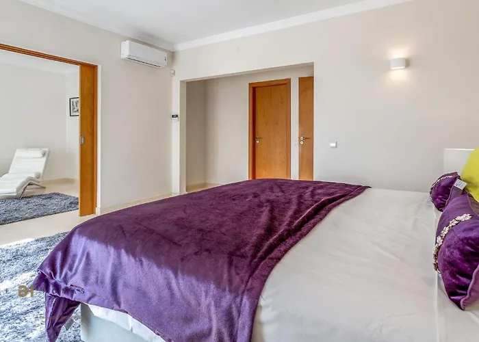Luxuosa Moradia V5 Em Quarteira - Greice Homes