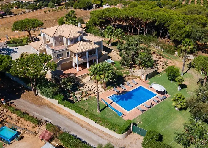 Luxuosa Moradia V5 Em Quarteira - Greice Homes