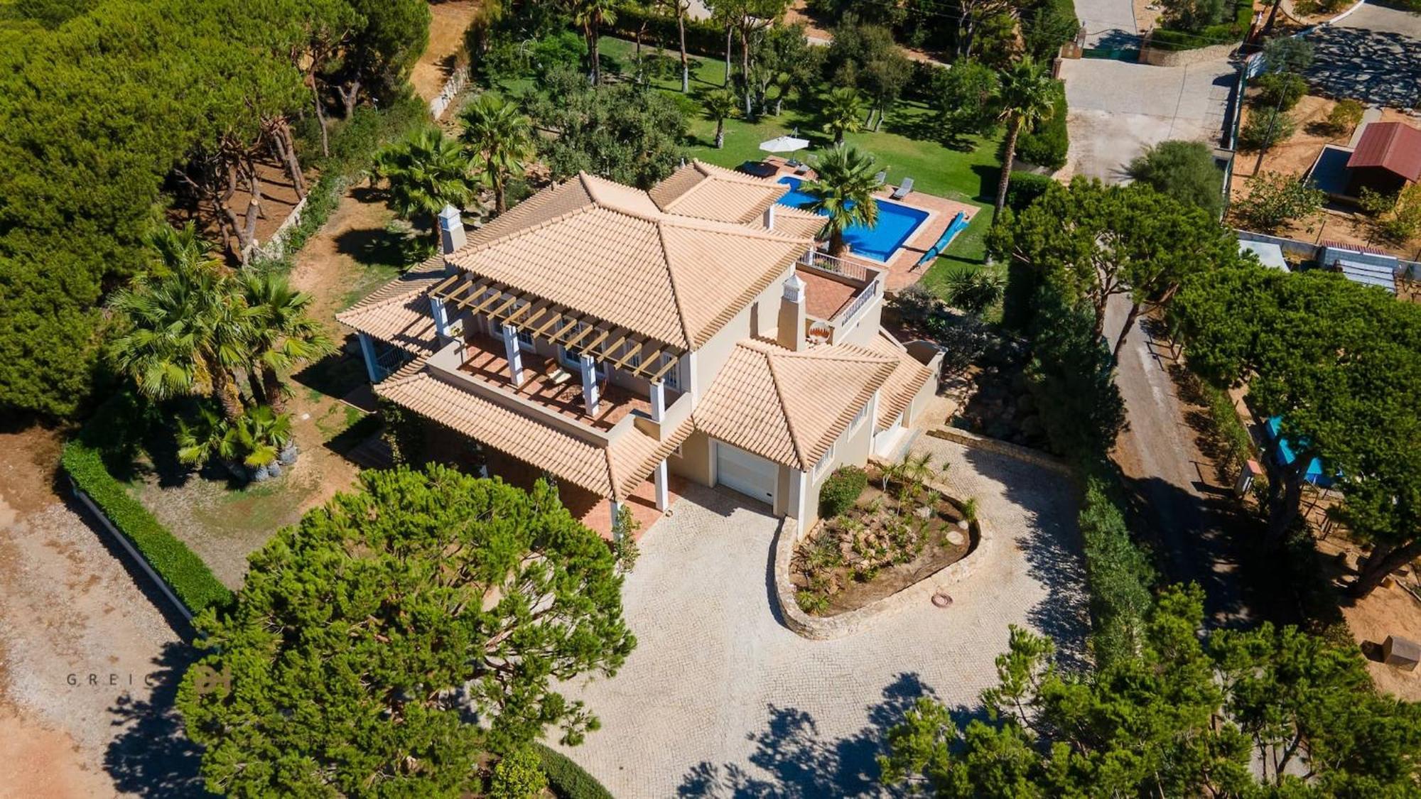 Luxuosa Moradia V5 Em - Greice Homes