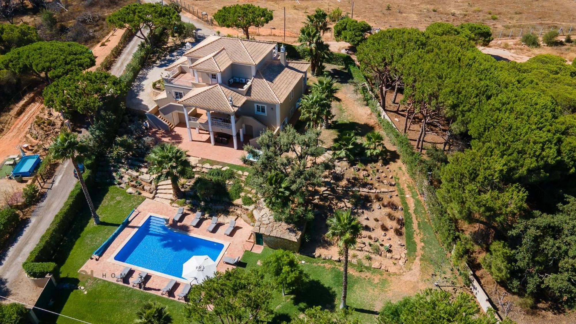 Luxuosa Moradia V5 Em - Greice Homes