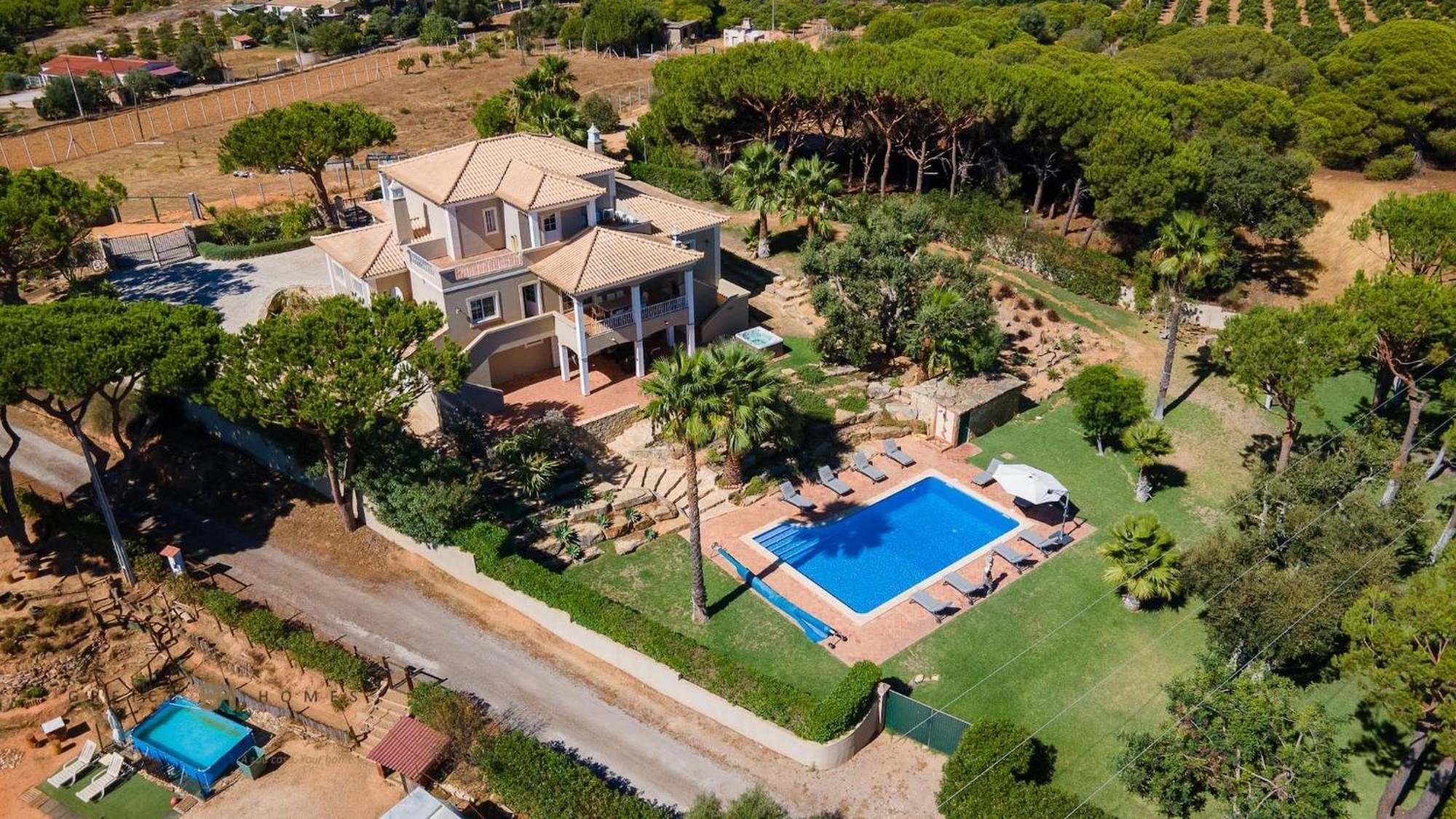Villa Luxuosa Moradia V5 Em - Greice Homes